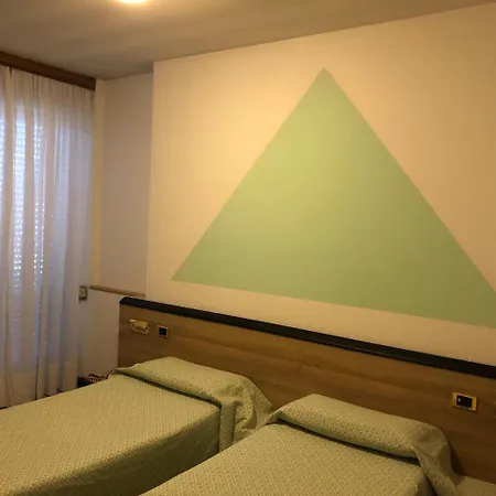 Roma Hotel 3*